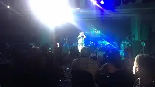 Bülent Serttaş, karantina yüzünden konsere günlük kıyafetiyle çıktı!