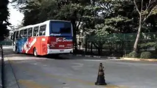 Carros da Pássaro Marron saindo do Terminal Tietê