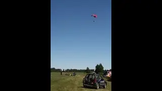 Aviation incident: Stupid helico pilot almost chopping PG pilot
