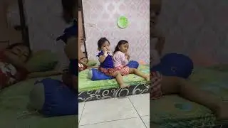 kakak adik main kuda-kudaan