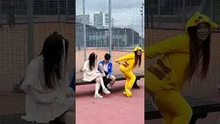 He wanted to zip me up, but his wife prevented him..🤦🏻‍♀️LA ELVÍRA  