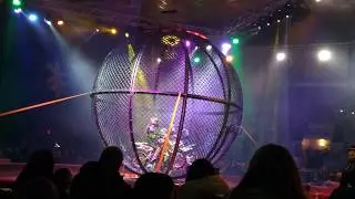 Номер с мотоциклистами  в шаре. Российский  цирк 2018