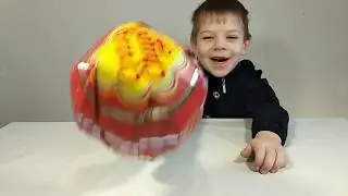 Открываем большой чупа чупс , с сюрпризом