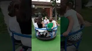 კარუსელზე🎉🎈მეგობრებთან ერთად