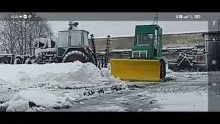 Обрыв крепления у лопаты, гусеничного минитрактора, при чистке жёсткого снега.
