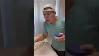 МАЛОЙ ПОМОГ БАБУШКЕ 😂