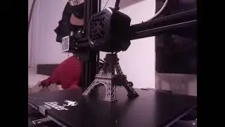 Timelapse Torre Eiffel impresa amb Ender 3 V2