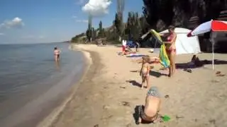 Дальний пляж. И море.
