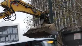 Spezialbagger für Schienen und LKW und gewackelt beil filmen