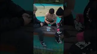 Карты зло, друга жалко 