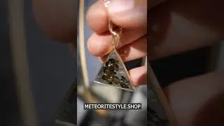 Золотые кулоны с метеоритом Сеймчан