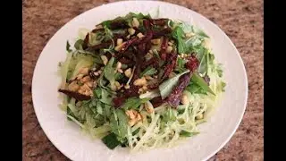 Vietnamese Green Papaya with Beef Jerky Salad (Gỏi đu đủ khô bò) Recipe