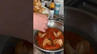 Классные крылья с картошкой и маринованными черри ! 