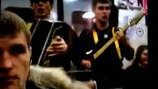 Парни Играют и Поют В Электричке! Группа 