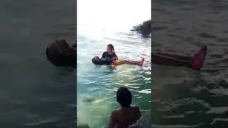 Gusto matuto mag floating😊 hirap turuan namamalo🤣🤣 #asmr #islandgirl #enjoy #beach