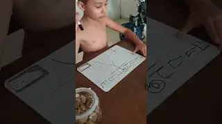 макс пишет первые  слова