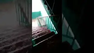 Водопад в подъезде многоквартирного дома под Одессой (автор -  Elena Nikolayuk)