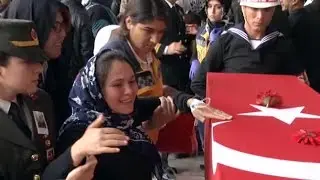 Şehidin hamile eşi: Çocuğunu getirdim sana