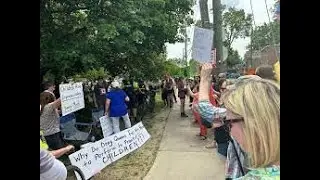London’s Wortley Pride Sees Protestors @ Drag Storytime Along With Counter Protestors