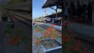 KA DHOHO tujuan Surabaya lewat Kertosono masuk stasiun Tulungagung