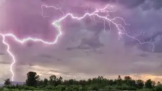 молния...