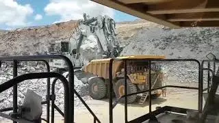 LIEBHERR 992 / CAT 797D