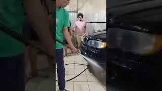 Нужно держать на небольшом расстоянии пистолет при наклейкой плёнке на автомобиле.