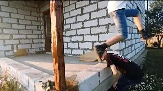 несколько далбиков чилят на даче
