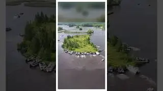 Зачем они двигают остров катерами? 