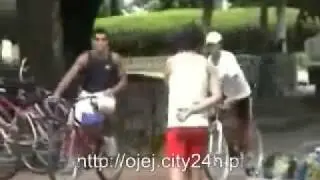 ukryta kamera gosc w parku