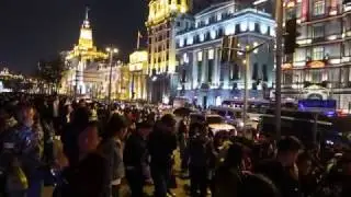 Shanghai Bund during Qingming Festival (quite overcrawded) - Masy ludzi na święta w Shanghaju
