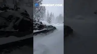 Dodge RAM тащит в сугробах 