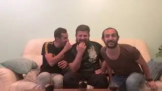 ПАРНИ ОБСУЖДАЮТ И РАЗГОНЯЮТ НОВОСТИ