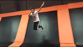 Trampoline Park| JUMPING AROUND AND FALLING