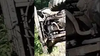 лесовоз на боку 