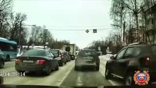 В Твери иномарка влетела в людей на остановке
