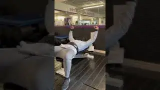 WHEN YOU'RE TRYING TO LOOK COOL, BUT THEN SOMEONE ZOOMS INTO YOUR GYM FACE..🤣 