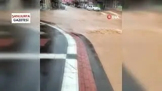 Siverek'te sel suları otomobili dereye sürükledi, yolcular faciadan kıl payı kurtuldu