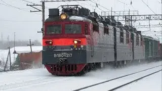 Электровозы ВЛ80С-1217/1493 и ВЛ80С-2392 с грузовым поездом