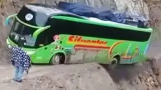 ЧУТЬ НЕ СОРВАЛСЯ В ПРОПАСТЬ НА АВТОБУСЕ