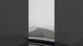 Уровень снега на дороге на север Черногории зимой, поездка в Жабляк