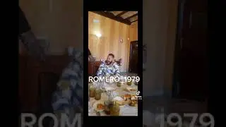 Mayel Jiménez cantando el Regalo en restaurante