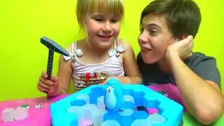 Играем  в настольную Игру Пингвин в ледяной ловушке!Play the Board Game Penguin in the ice trap!