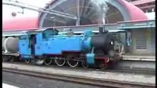DD17 leaving Roma Street Station