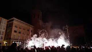 Castell de pals at Plaza de la Reina in honor of San Vicente Ferrer - Pirotecnia Nadal-Martí