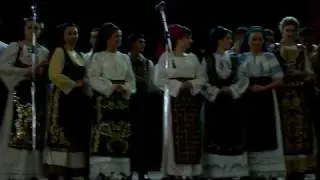 510 Grup de colindatori ai clasei de canto popular ai prof Carmen Popovici Dumbrava Sculati, sculati gazde mari