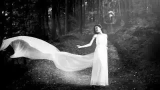 Foto Loni - Fotoshooting im Wald mit Mitra