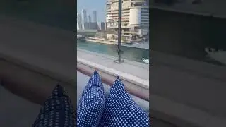 Бассейн на крыше с видом на Дубай Марину