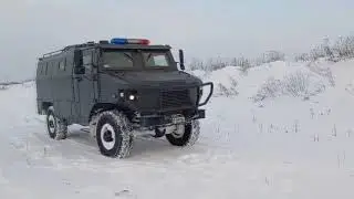 Бронеавтомобиль с нанесенной мастикой "АнтиТон"