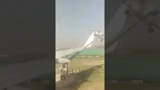 Airplane hit Lamppost while taking off | شاهد طائرة ركاب تصطدم بعامود انارة اثناء التحضير للإقلاع